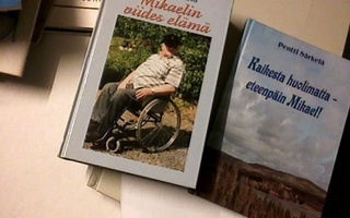 Pentti Särkelä, kaksi kirjaa, 2000 ja 2002.