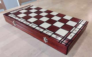 Shakkilauta + shakkinappulat (käyttämätön)