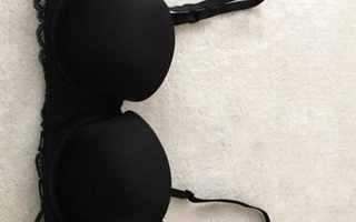 Calvin Klein mustat topatut rintaliivit, koko 75 B