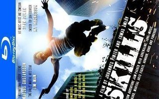 SKILLS	(51 780)	UUSI	-FI-	BLU-RAY			2010	SF-TXT, parkour