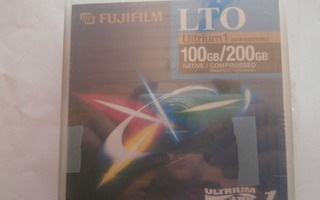 FUJI FILM LTO ULTRIUM 1 DATA CARTRIDGE 100 GB/200 GB