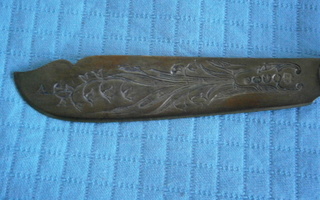 Koristeellinen veitsi , Kielo kuvio terässä , merkit 19,5 cm