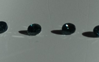 4 kpl sinistä timanttia. 3,2 x 2,5 x 1,8 mm.0,40 ct.