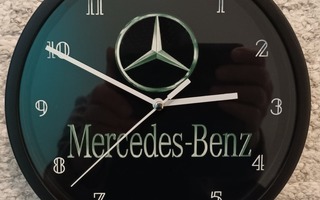 MERCEDES BENZ Seinäkelloja   ERI  malleja