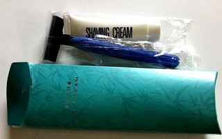 Razor + shaving cream Avaamaton paketti