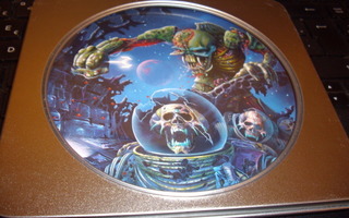 CD : Iron Maiden : The Final Frontier ( Metal box )